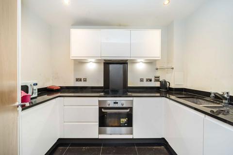 3 bedroom flat for sale, Telegraph Avenue, London NW9