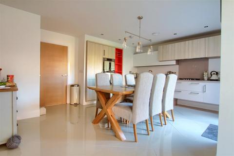 4 bedroom detached house to rent, Hornbeam Drive, Yarm