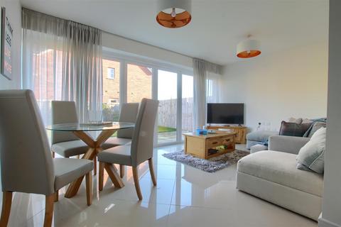 4 bedroom detached house to rent, Hornbeam Drive, Yarm