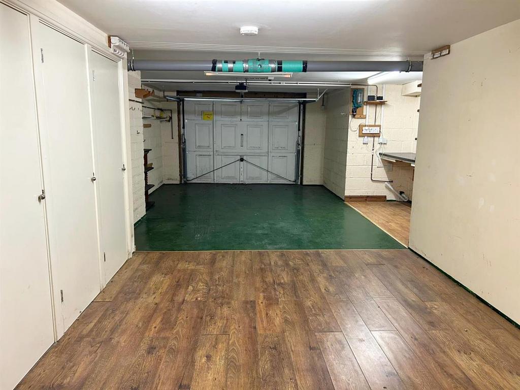Quayside Garage 1.jpg