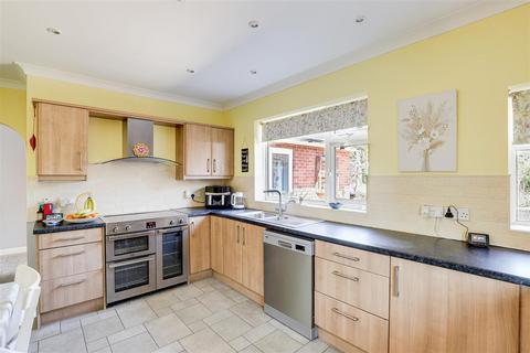 4 bedroom detached house for sale, New Road, Radcliffe-On-Trent NG12