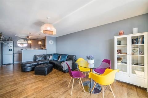 2 bedroom flat for sale, Palmers Road, London E2