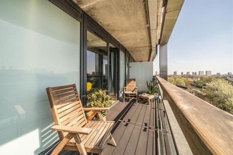 2 bedroom flat for sale, Palmers Road, London E2