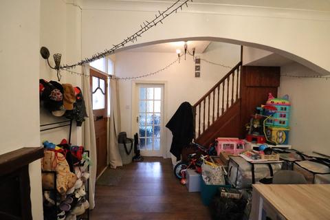 3 bedroom semi-detached house to rent, Harefield Road, Coventry CV2
