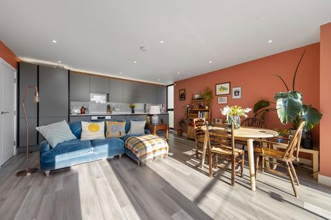 2 bedroom flat for sale, Newcombe House, Battersea