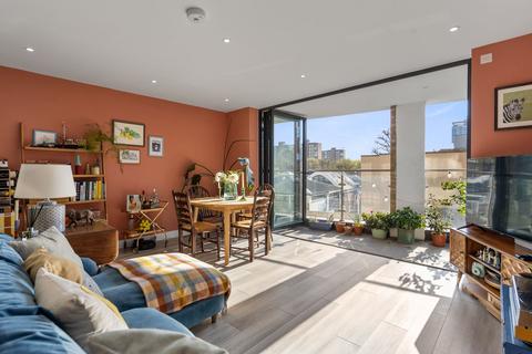 2 bedroom flat for sale, Newcombe House, Battersea
