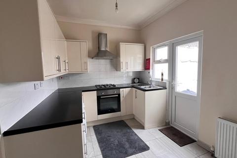 3 bedroom terraced house to rent, London, E12