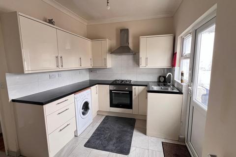 3 bedroom terraced house to rent, London, E12