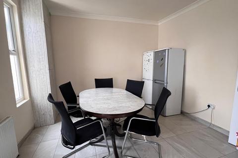 3 bedroom terraced house to rent, London, E12