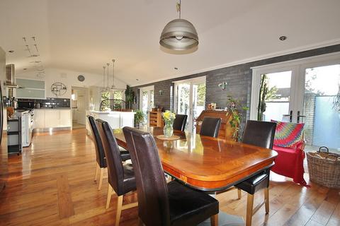 4 bedroom detached house for sale, Woodstock Road, Witney, OX28