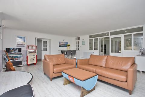 2 bedroom flat for sale, The Leas, Folkestone, CT20