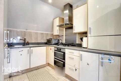 2 bedroom coach house for sale, Frances Mews, Romford