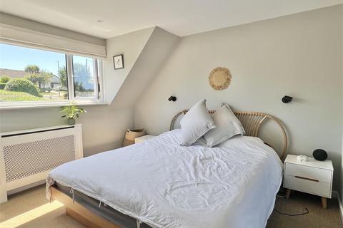 11 Beach Road, Carlyon Bay, St Austell, PL25 3PQ