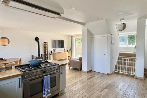 11 Beach Road, Carlyon Bay, St Austell, PL25 3PQ