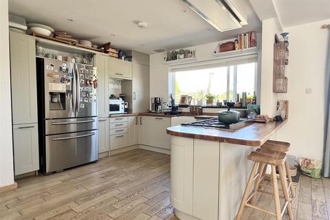 11 Beach Road, Carlyon Bay, St Austell, PL25 3PQ