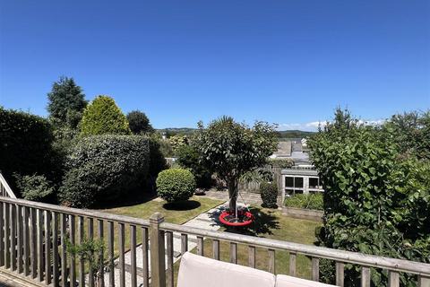 11 Beach Road, Carlyon Bay, St Austell, PL25 3PQ