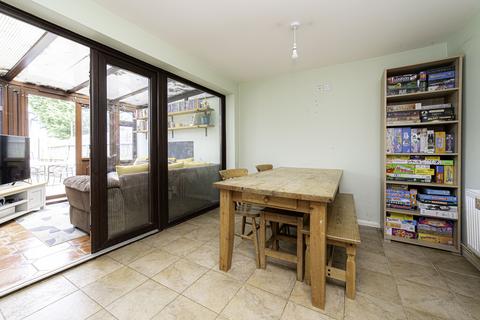 1 Baker Close, Teynham, Sittingbourne, ME9 9DW