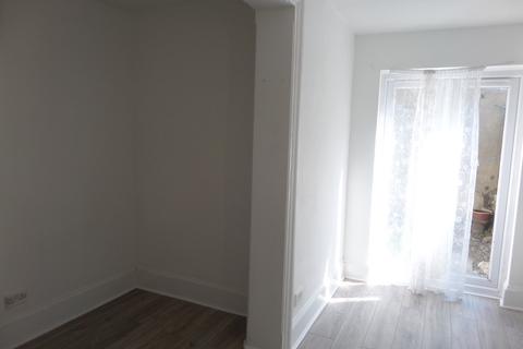 2 bedroom flat to rent, Aberdeen Road, Croydon CR0