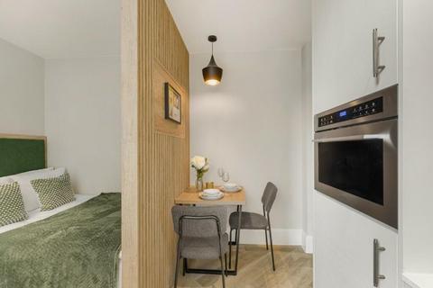 Studio to rent, Sloane Avenue
