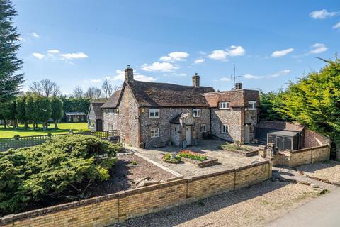 4 bedroom detached house to rent, Honeywick Lane, Eaton Bray, LU6 2BJ