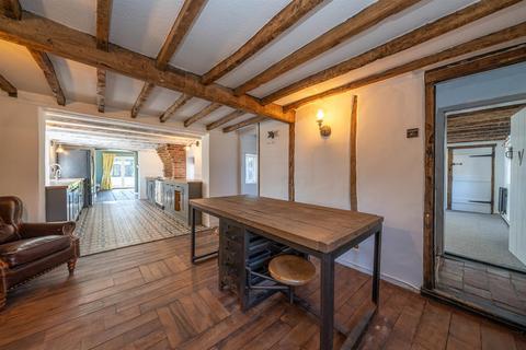 4 bedroom detached house to rent, Honeywick Lane, Eaton Bray, LU6 2BJ