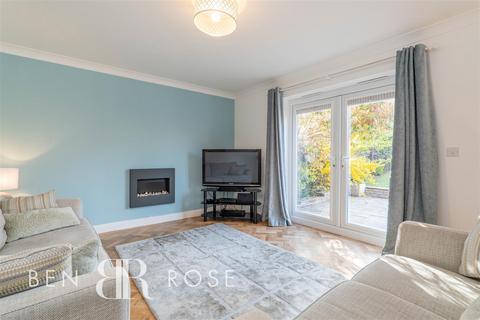 9 Grange Close, Clayton Le Woods, Chorley, PR25 5SJ