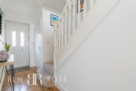 9 Grange Close, Clayton Le Woods, Chorley, PR25 5SJ