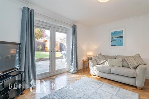 9 Grange Close, Clayton Le Woods, Chorley, PR25 5SJ