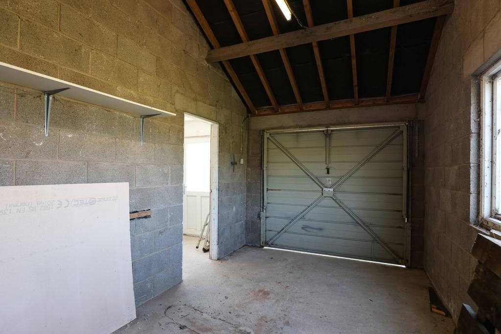 Garage/Workshop