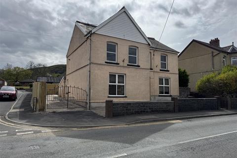 4 bedroom detached house for sale, Cwmamman Road, Glanamman, Ammanford