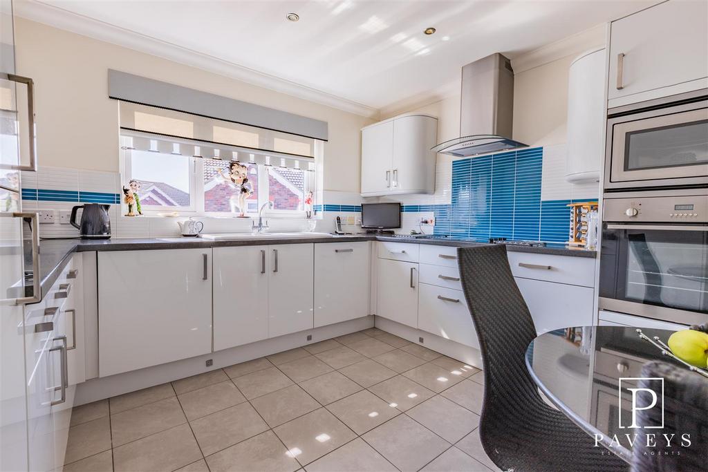 Kitchen breakfast room