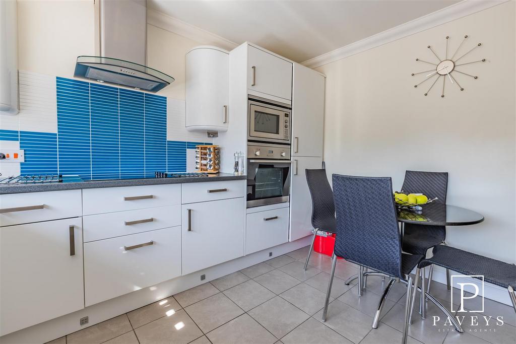 Kitchen breakfast room