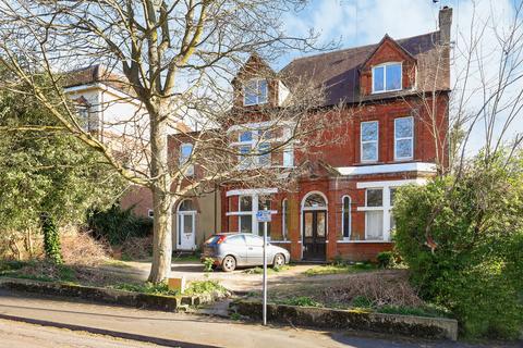 43d Eaton Road, Sutton, SM2 5ED