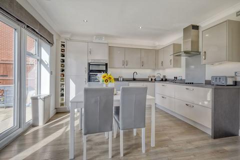 12 Abingdon Close, Basildon, SS15 6LJ