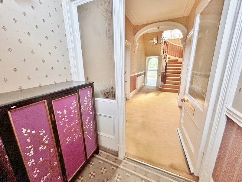 ENTRANCE VESTIBULE &amp; HALL