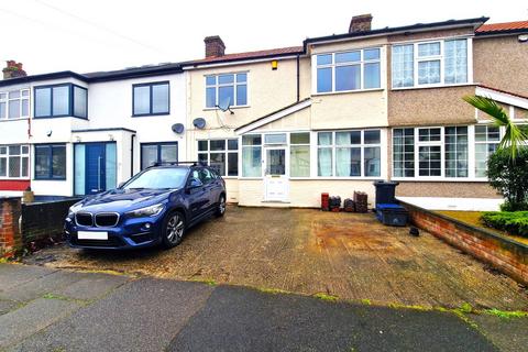 4 bedroom terraced house to rent, Keswick Gardens, Redbridge IG4 5NB