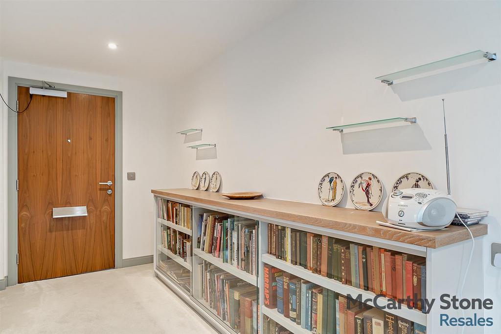 8639453-interior16-800.jpg