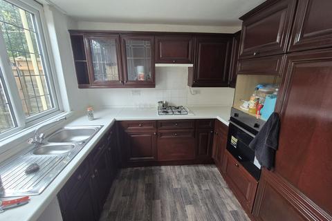 3 bedroom semi-detached house to rent, Pell Court, Lumbertubs, Northampton, NN3