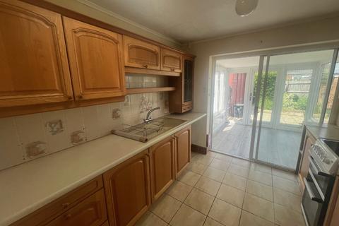 2 bedroom semi-detached bungalow for sale, Mauduit Road, Hanslope, Milton Keynes,  MK19 7NJ