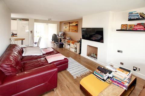 3 bedroom semi-detached house for sale, Darwin Drive, Tonbridge