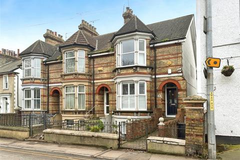 3 bedroom end of terrace house to rent, Old Road East, Kent DA12