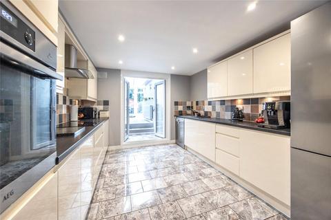 3 bedroom end of terrace house to rent, Old Road East, Kent DA12