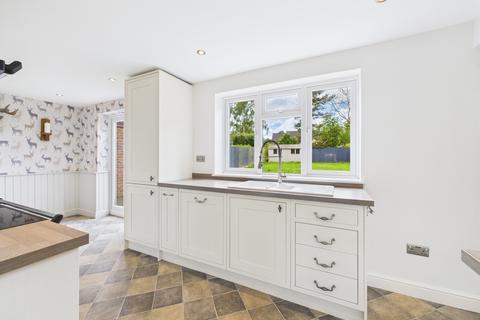 5 Bettycroft Close, Ravensthorpe, Northampton, NN6 8EL