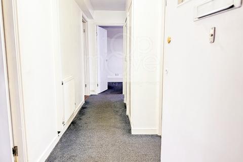 2 bedroom flat to rent, Ashburton Road, Croydon, CR0
