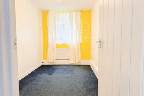 2 bedroom flat to rent, Ashburton Road, Croydon, CR0
