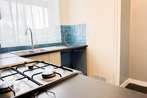 2 bedroom flat to rent, Ashburton Road, Croydon, CR0