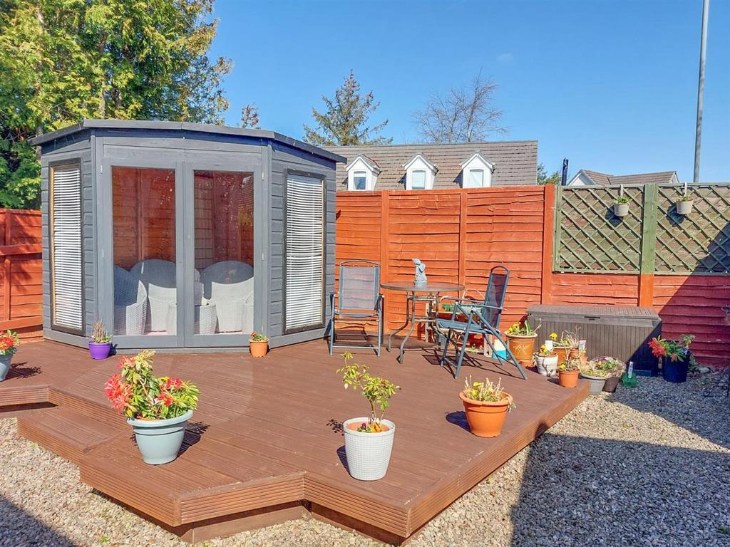 REAR GARDEN.jpg