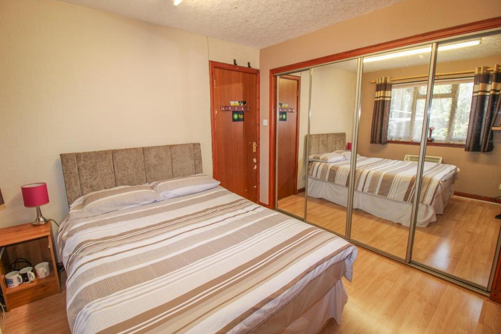 BEDROOM TWO.jpg