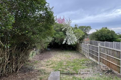 3 bedroom semi-detached house to rent, Salop Road, Oldbury B68