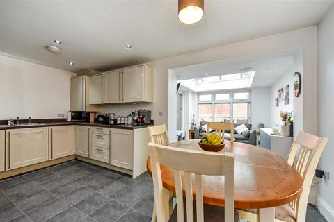1 Dowse Close, Tidworth, SP9 7GU